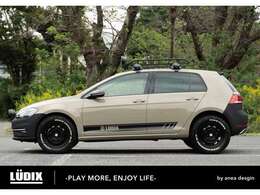 ボディカラーはプエブロベージュにマットブラックパンパーで引き締まったフォルムに。