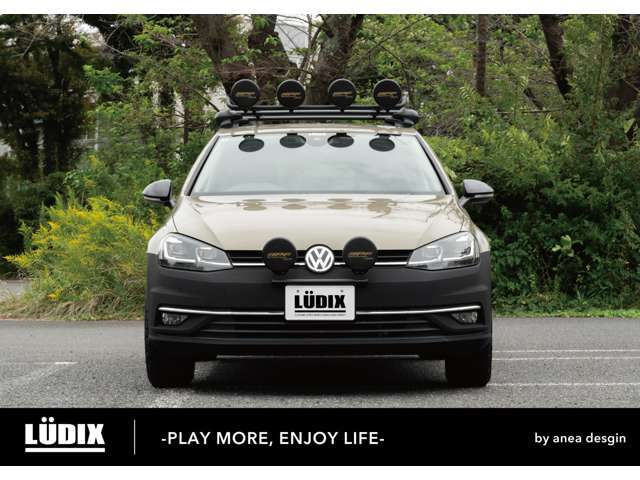 ベースはゴルフVII後期のコンフォートライン。リフトキットで4cm、タイヤで3cm、合計7センチのリフトアップ。