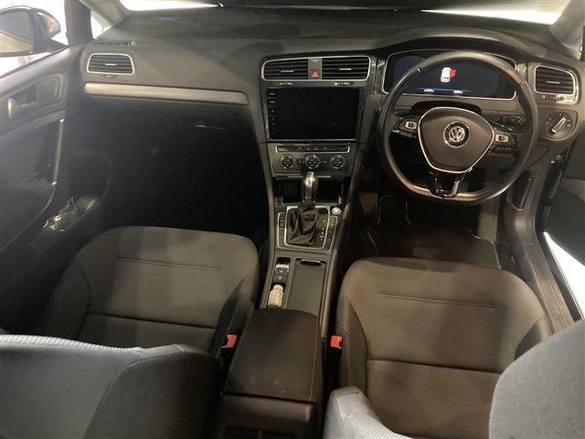 スマートキー/ACC（前の車に追従する機能）/欧州車ならではの深めシート。