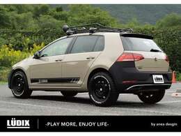 バンパーブラックアウトで引き締まったフェイスに、カスタムによるかっこよさ＋ゴルフならではの十分な積載量、燃費の良さ、使い勝手の良さ、シートの座り心地の良さなどを兼ね備えています。