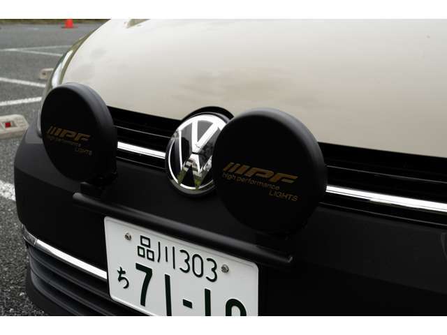 車体前面にもオフロードランプを装着しています。このランプはどの車種にも使用可能です。