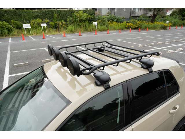 オーバーランドカーゴラックでオフロード仕様に。一味違うゴルフが楽しめます。