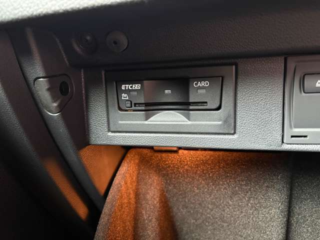 グローブボックスの中にETCがあります