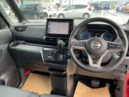 インパネ周りは、このように機能的にまとまっています。もちろん室内はクリーニング済みでキレイです。