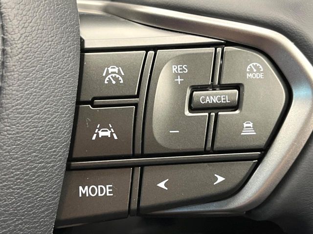 【レーダークルーズコントロール】高速道路での長距離走行が楽に！！自動で速度を保つクルーズコントロールが、衝突軽減システムと連携し、前方の車両を感知して車間を保つように速度調節してくれます！！