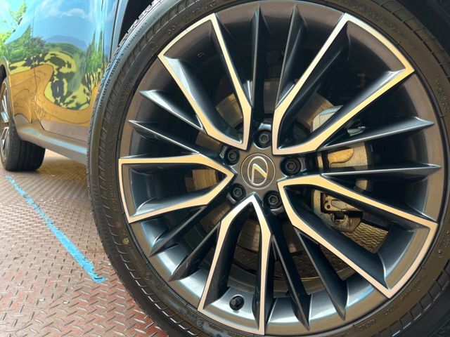 【純正20インチアルミホイール】外観にマッチした純正アルミホイールを装着しております。各種社外アルミホイールや、スタッドレスタイヤも取扱いしております。是非ご相談ください♪