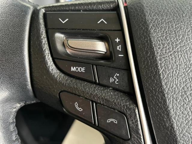 WECARSの展示場では実際に見て、触ってお車をお選びいただけます！知識の豊富な営業スタッフが様々なカーライフをご提案いたします！