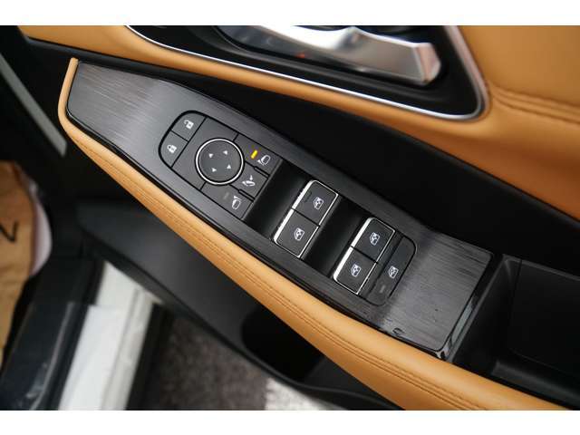 運転席から全ドアウィンドウの操作が可能です！！