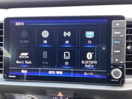 ナビンはギャザズVXU-245FTi 9インチメモリーナビを装着。AM、FM、フルセグTV、Bluetoothオーディオ、録音再生機能がご使用いただけます。初めて訪れた場所でも道に迷わず安心ですね