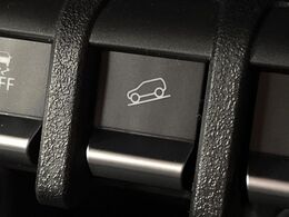 【ダウンヒルアシスト】急な坂道を下るときに自動でブレーキを制御、一定の低速度を保ちます。雪道や悪路など滑りやすい路面の下り坂でもタイヤがロックしないから安心！ハンドル操作に集中できます！
