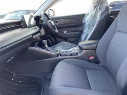 【助手席】きれいな助手席なので家族や友だちに乗ってもらっても安心です！新品のフロアマットのご注文も可能です。掲載箇所以外にご希望の写真がございましたらお気軽にお問い合わせ下さい。