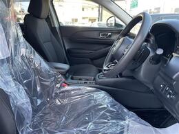 【運転席】座り心地が良いシートなので長時間の運転でも快適にお過ごしいただけます。新品のフロアマットのご注文も可能です。掲載箇所以外にご希望の写真がございましたらお気軽にお問い合わせ下さい。