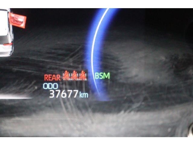 BSM（ブラインドスポットモニター）を装備。　隣の車線を走る車両が死角エリアに入ると、ドアミラーのインジケーターが光ってお知らせ！