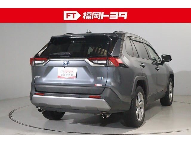 トヨタ認定中古車、評価4。キズ、へこみが少なく全体的に良好です。