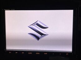 【大画面ナビ】人気の大型8インチナビを装備。存在感のある大画面はインパクト大！ナビ利用時のマップ表示は見やすく、テレビやDVDは臨場感がアップ！いつものドライブがグッと楽しくなります♪