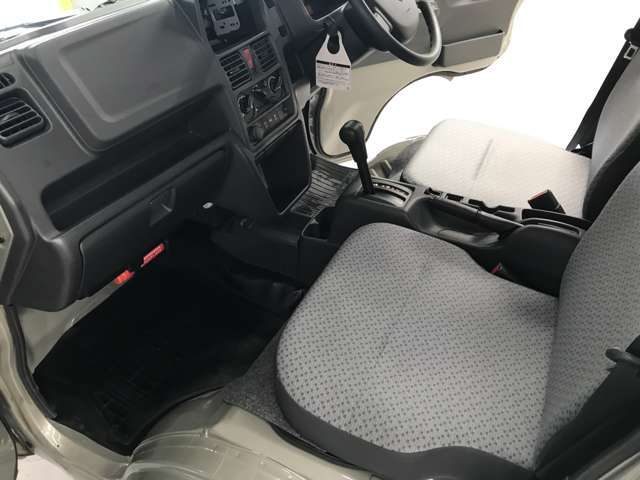 安心のカーライフを迎えて頂くに当たり、納車前点検整備は抜かり無く整備を行わせて頂きます。