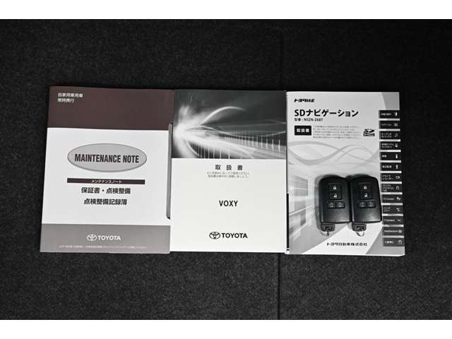保証書・記録簿・取扱説明書と揃っております。キーの電池は新品にお取替えしてから納車させていただきますので安心してお乗りください。