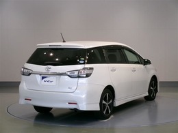 ボディーカラーはホワイトパールです。