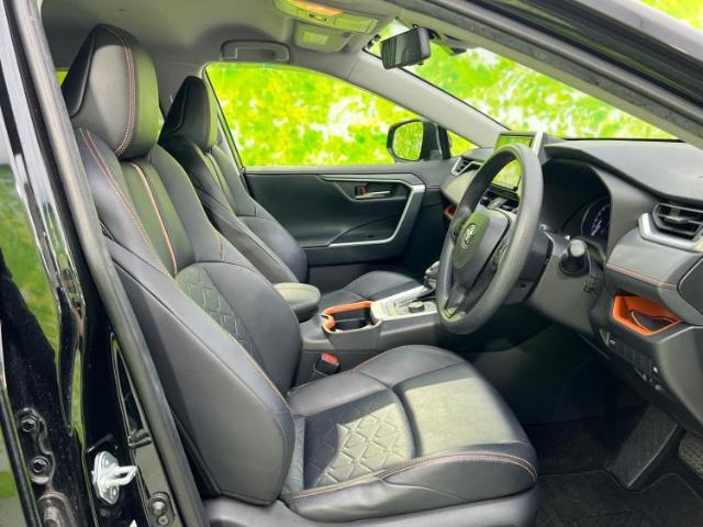 「この車の写真をもっと見たい」「状態が気になる」「この装備はついている？」どんな小さな疑問でもお気軽にお問い合わせください！