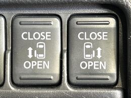 【両側パワースライドドア】スマートキーや運転席のスイッチで後席両側スライドドアの開閉が可能♪電動だから力を入れてドアを開ける必要が無く、小さなお子様でも簡単に開け閉めでき快適です♪