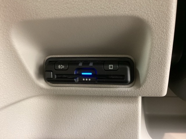 いまや快適なカーライフに欠かせないETCが付いています。