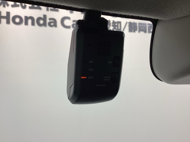 万が一の事故のときもドライブレコーダーがあると安心です。ご利用になる場合は個人情報保護の観点より新品の対応SDカードをお求め下さい。