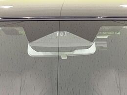 【スズキ　セーフティサポート】走行中に前方の車両等を認識し、衝突しそうな時は警報とブレーキで衝突回避と被害軽減をアシスト。より安全にドライブをお楽しみいただけます。