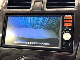 【バックカメラ】駐車時に後方がリアルタイム映像で確認できます。大型商業施設や立体駐車場での駐車時や、夜間のバック時に大活躍！運転スキルに関わらず、今や必須となった装備のひとつです！