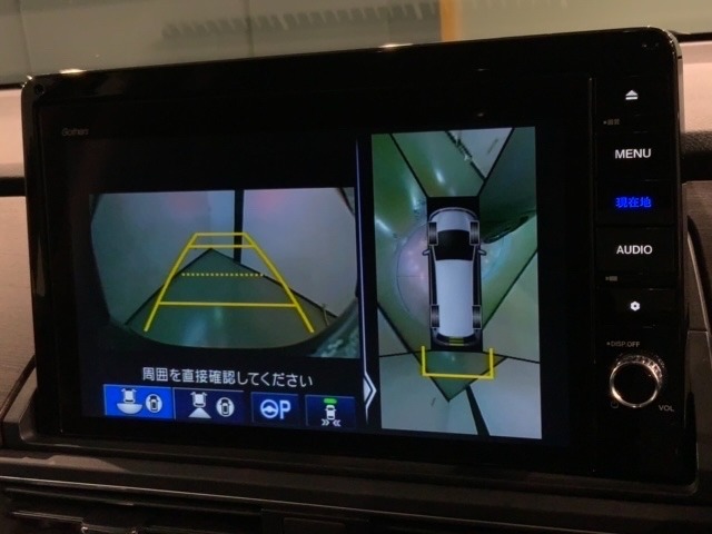 全方位モニターがついています！　車の周囲を360°安全確認できるので、普段の駐車はもちろんの事、縦列駐車や幅寄せの際にも活躍してくれますよ。