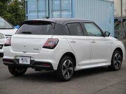 色はパールホワイトツートン。実走行は10Km台。車検はR9年7月まで付帯となっております。