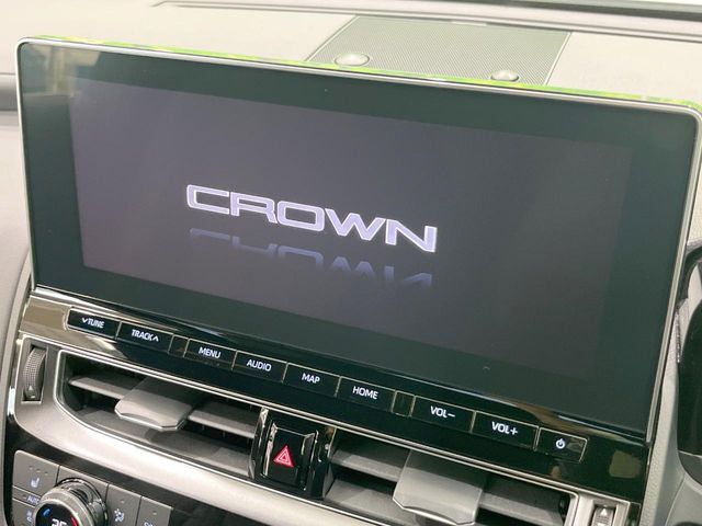 【メーカー純正ナビ】インテリアに溶け込むスタイリッシュな「専用設計」メーカーナビを装備♪視認性や操作性など基本性能にも優れ、より上質なカーライフをお楽しみいただけます。