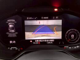 【カラーバックモニター】を装備しております。リアの映像がカラーで映し出されますので日々の駐車も安心安全です。