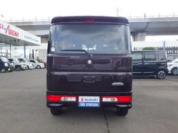 バックドアも非常に大きいので、雨の日にも濡れることなく開けた状態で荷物整理できますよ?♪