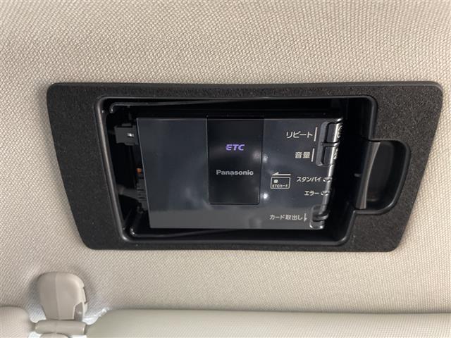 【ETC】有料道路を利用する際に料金所で停止することなく通過できる、ETC車載器（ノンストップ自動料金収受システム機器）が装備されています。セットアップを行うことで利用可能になります。
