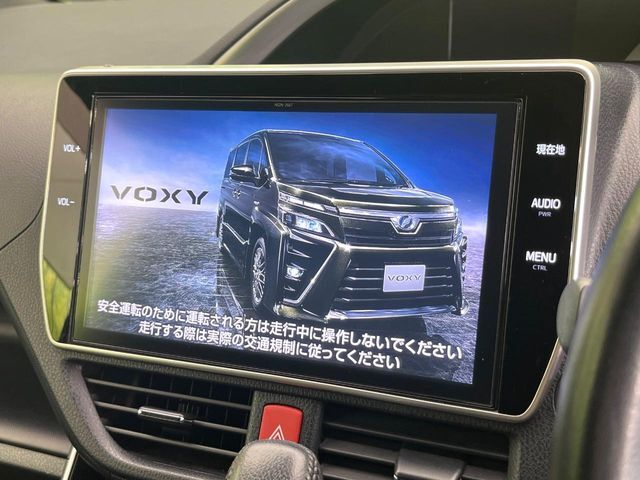 【純正ナビ】人気の純正ナビを装備しております。ナビの使いやすさはもちろん、オーディオ機能も充実！キャンプや旅行はもちろん、通勤や買い物など普段のドライブも楽しくなるはず♪