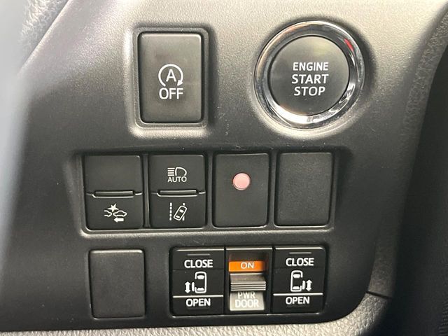 【両側パワースライドドア】スマートキーや運転席のスイッチで後席両側スライドドアの開閉が可能♪電動だから力を入れてドアを開ける必要が無く、小さなお子様でも簡単に開け閉めでき快適です♪