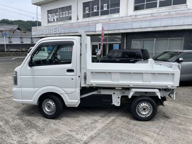 当店は、創業50年以上のお店です。中古車は、常時20台以上展示しております。