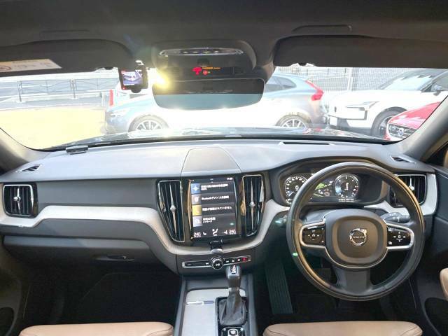 大人気SUVのXC60が入庫しました！その中でも特に人気なディーゼル使用のお車がご入庫いたしました！快適かつ安心安全なボルボライフをお楽しみください！スタッフお勧めの一台です！