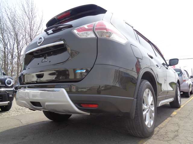 見て下さい☆メーカーオプション多数♪レジャーに大活躍する人気の2000ccSUV「エクストレイル」新しく入庫しました☆毎日がお買い得価格☆お車の事なら何でもご相談下さい☆