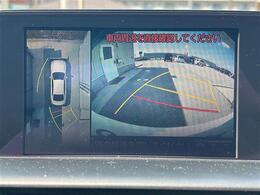 【パノラミックビューモニター】上から見下ろしたように駐車が可能です。安心して縦列駐車も可能です。
