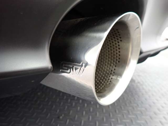 6速MT　カロッツエリアナビ　STIエアロ　　STIマフラー　トランクスポイラー　フルセグ　バックカメラ　ドラレコ　ETC　BSM　LEDヘッドライト　純正AW