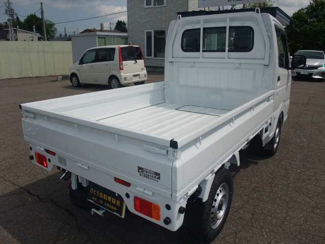 乗用車法定24ヶ月定期点検を含む105項目(貨物車119項目)にわたる分解・点検検査を行います。おクルマの安全性を維持し、お客様に安全・安心感をお持ち帰りいただいております。