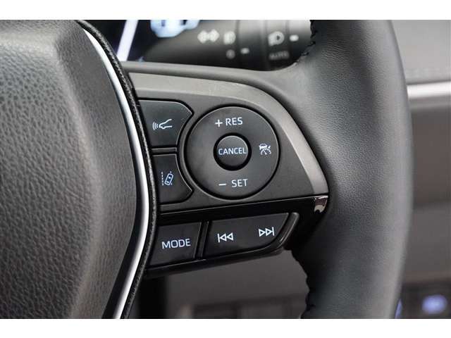 高速道路を頻繁に利用する方におすすめのレーダークルーズコントロール。前を走っている車との適切な距離を保って走行してくれます。長距離運転の疲労感も違いますよ。適度な休憩も忘れずに★