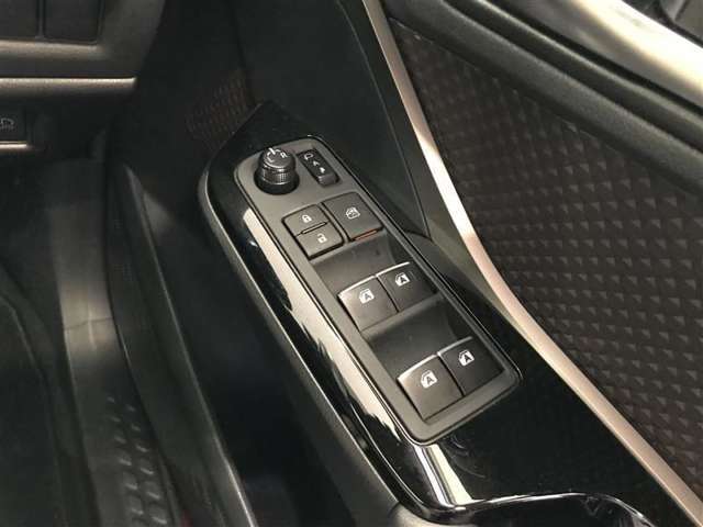 運転席からの操作で空気の入れ替えができて快適な室内空間へ☆