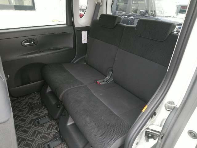 お客様に隅々まで見ていただけるよう展示車両は常に綺麗に仕上げております！お客様のご来店、スタッフ一同心よりお待ち申し上げます。