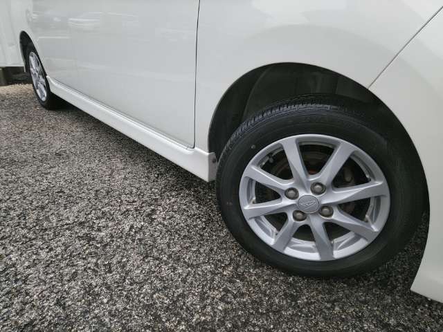 お好みのデザインのアルミホイールや、新品タイヤ、スタッドレスタイヤなどご希望の方はお知らせ下さい。車種に合わせたサイズをお調べしてご提案させて頂きます。