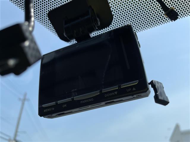 気になる車はこちらの番号にお問い合わせください！なお、お電話での在庫の取り置きはできません。ご来場の際は、商談が重なる事が増えていますので事前に在庫有無をご確認ください！！