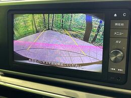 【バックカメラ】駐車時に後方がリアルタイム映像で確認できます。大型商業施設や立体駐車場での駐車時や、夜間のバック時に大活躍！運転スキルに関わらず、今や必須となった装備のひとつです！