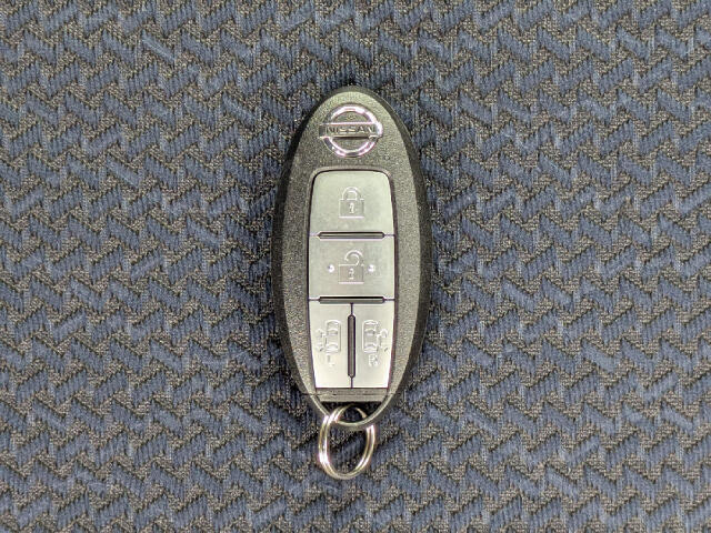 【当店のこだわり】入庫後のお車は選任スタッフによる細部清掃を実施しております。足回り、エンジンルーム、室内、室外を隅々まで綺麗にしております。展示車はピカピカです。全国配送も可能ですのでご相談下さい！