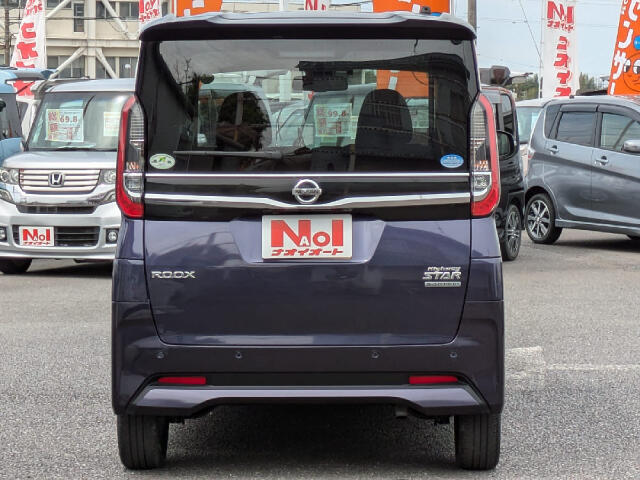 「当社のこだわり」入庫後のお車は選任スタッフによる細部清掃を実施しております。足回り、エンジンルーム、室内、室外を隅々まで綺麗にしております。展示車はキレイです。全国配送も可能ですのでご相談下さい！
